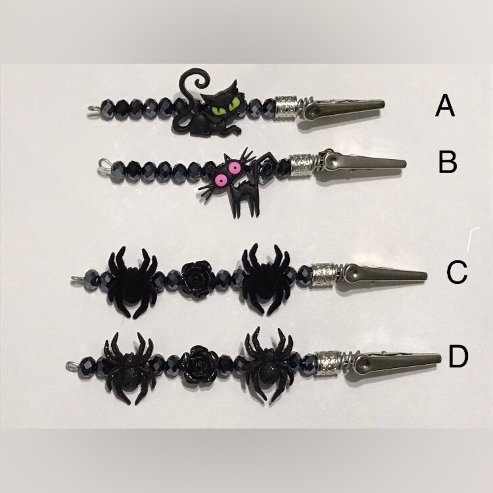 Spooky roach clip